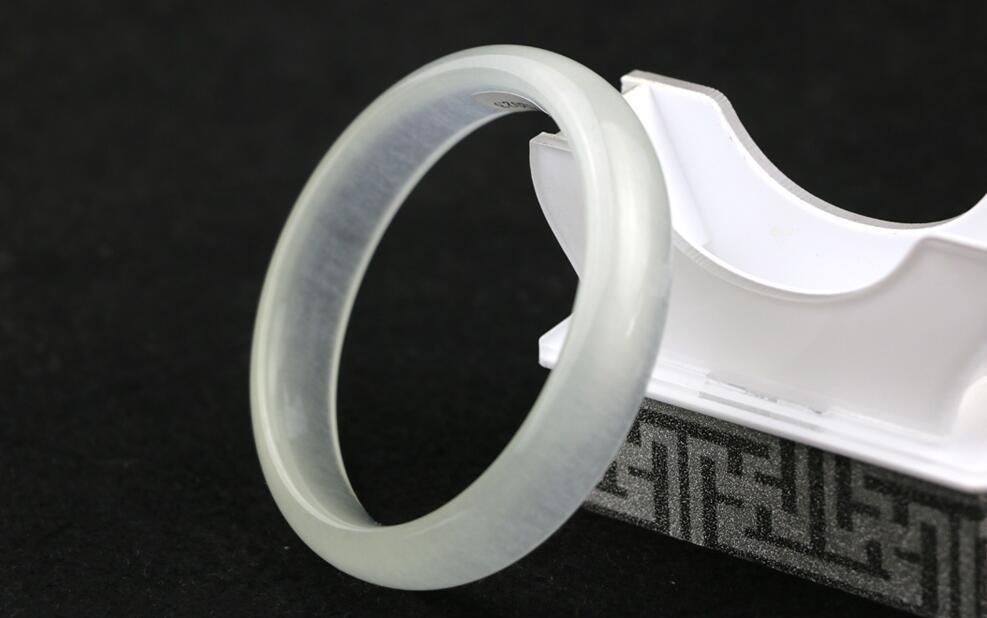 Fine Jewelry Fashion Ice Jade Bracelet Atmosphere Rich Symb of Natural Beauty