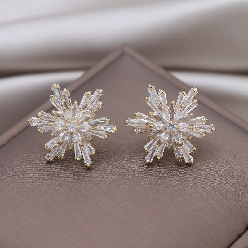 Korea Design Jewelry 14K Gold plated Copper Inlaid Zircon Snowflake Earrings  Women's Prom Party Accessories
