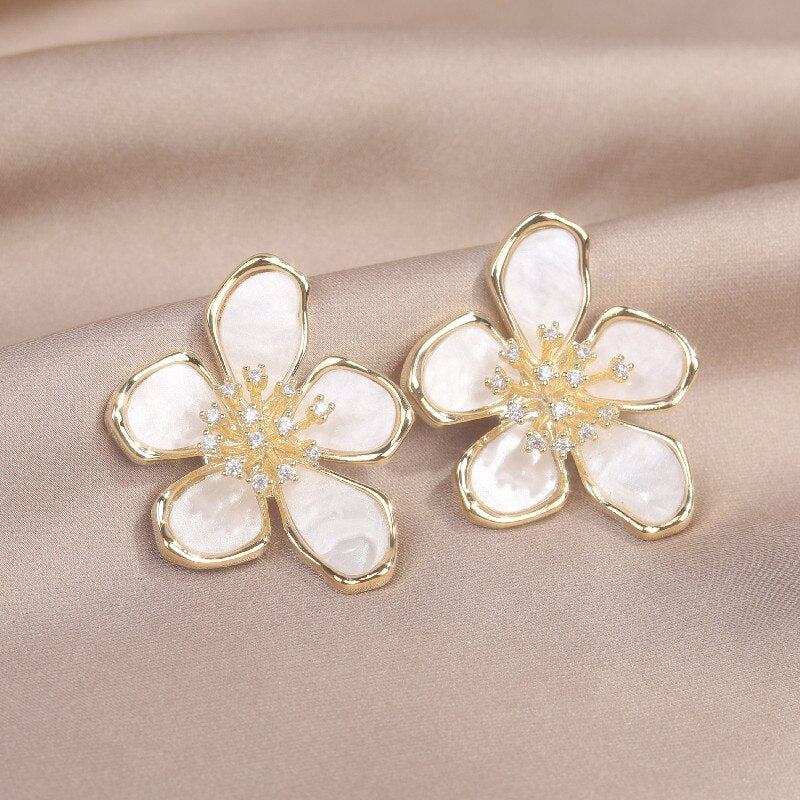 Korea Design Jewelry Exaggerated White Acrylic Zircon Flower Earrings Elegant Women's Wedding Party Earrings