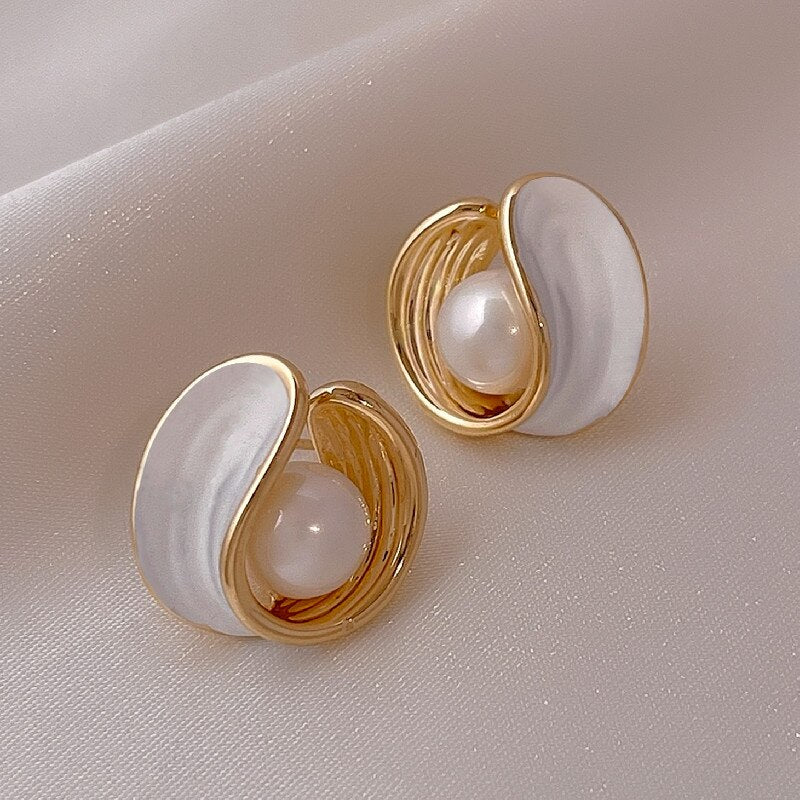 Korea Design Jewelry Simple White Paint Twisted Pearl Earrings Elegant Women's Daily Work Accessories