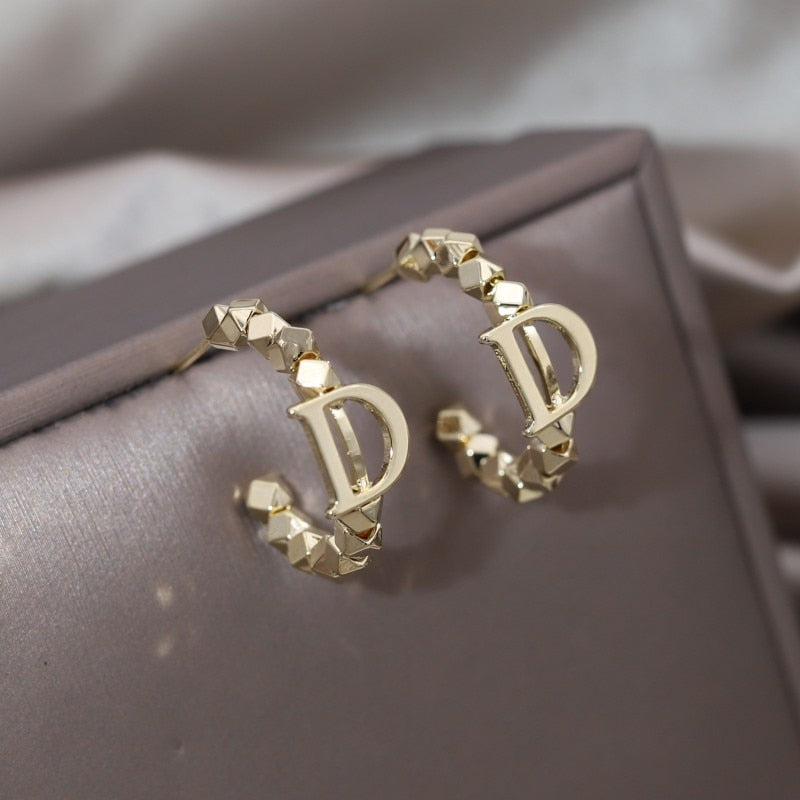 Korea's newly designe jewelry 14K gold plating letter D semicircle earring simple elegant women's daily work accessories