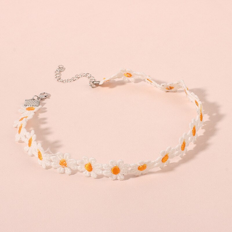 Korean Cute Small Daisy Chain Choker Necklace for Women Bohemian White Lace Flower Charm Collar Necklace Summer Jewelry
