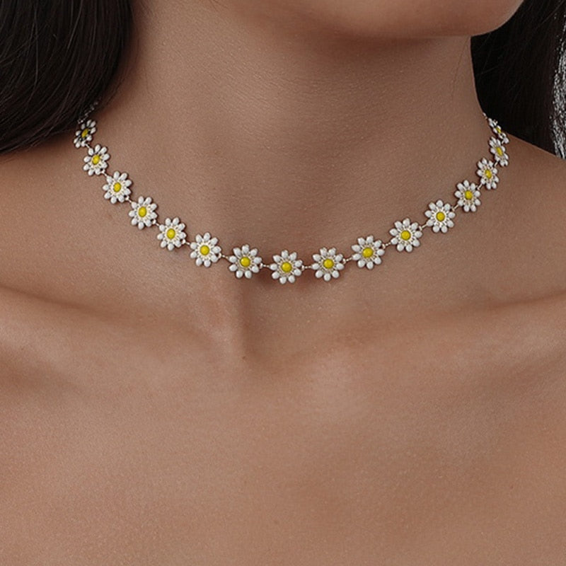 Korean Simple Pearl Clavicle Chain Daisy Necklace Vintage SunFlower Necklaces For Women Trendy Short Choker Neck Accessories