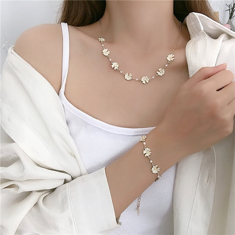 Korean Simple Pearl Clavicle Chain Daisy Necklace Vintage SunFlower Necklaces For Women Trendy Short Choker Neck Accessories