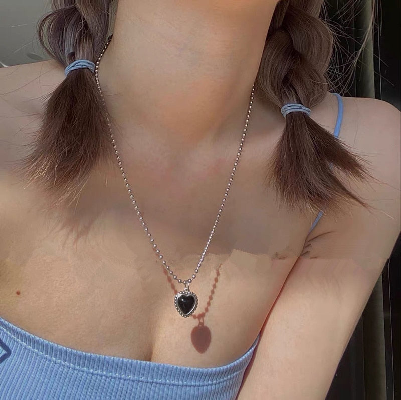 Kpop Black Heart Necklace French Metal Love Clavicle Chain Korean Simple Female Short Pendanklace Female Short Pendant for Women