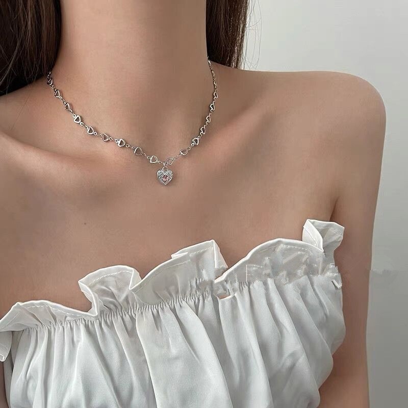 Kpop Hollow Chain Heart Pendant Necklaces for Women Crystal Heart Charm Choker Simple Korean Necklaces Female Jewelry