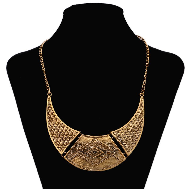 Gold Color Fine Crescent Shape Necklace Metal Carved Vintage Necklaces Pendants Bohemian Women Jewelry Collier Femme
