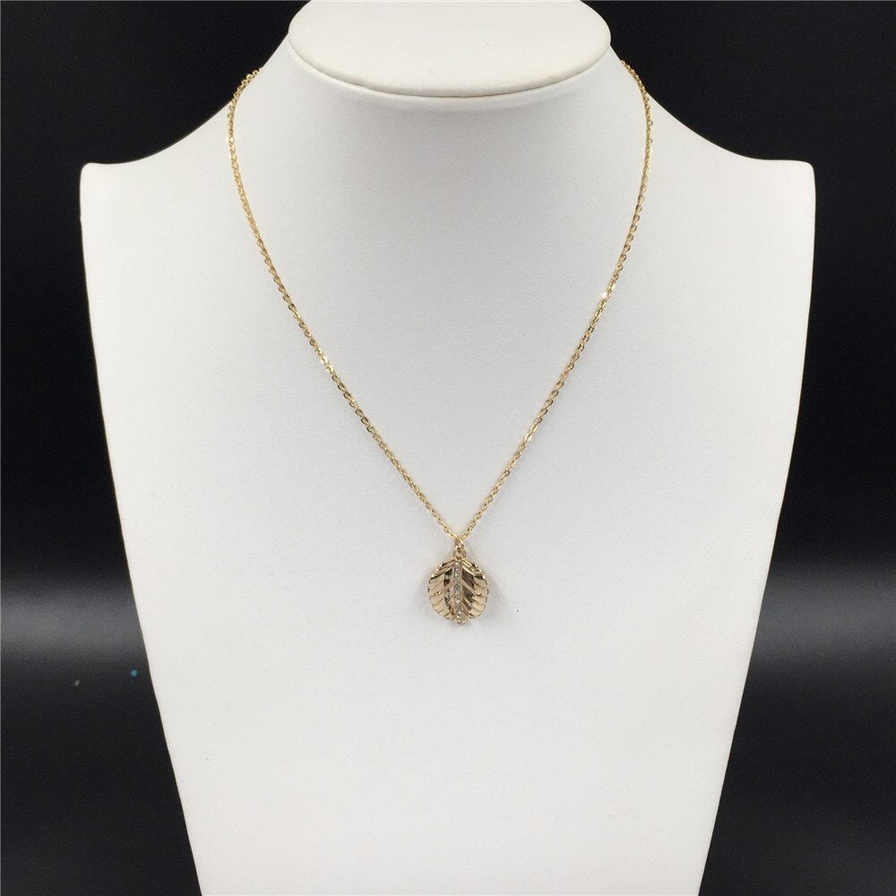 Lovely Monstera Leaf Cystal in Center Small Charm Pendant Necklace For Women Girl Simple Jewelry Decoration