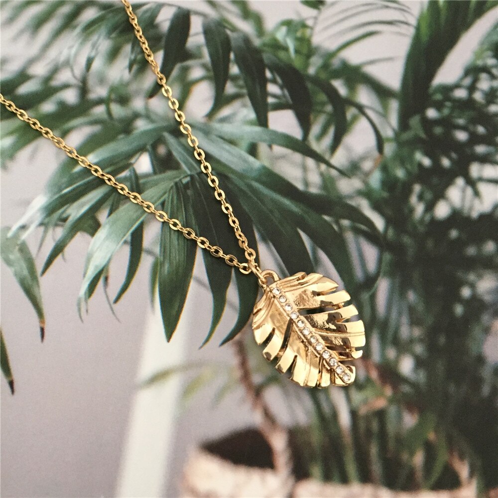 Lovely Monstera Leaf Cystal in Center Small Charm Pendant Necklace For Women Girl Simple Jewelry Decoration