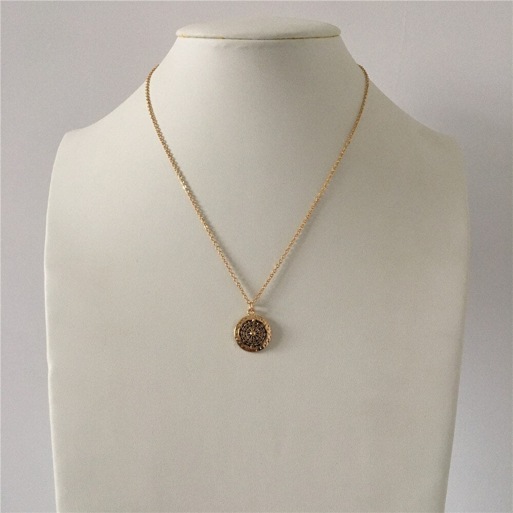 Lovely Monstera Leaf Cystal in Center Small Charm Pendant Necklace For Women Girl Simple Jewelry Decoration