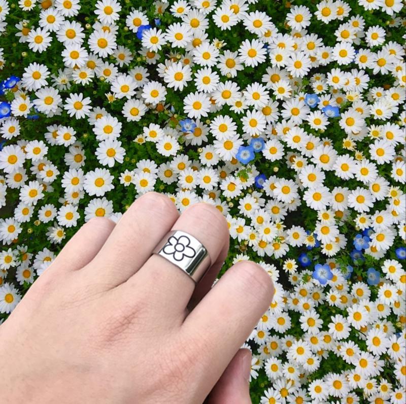 Brand Chunky Small Daisy Rings For Women Girls Elegant Design Hiphop Round Flower Ring Chrysanthemum Party Jewelry A934