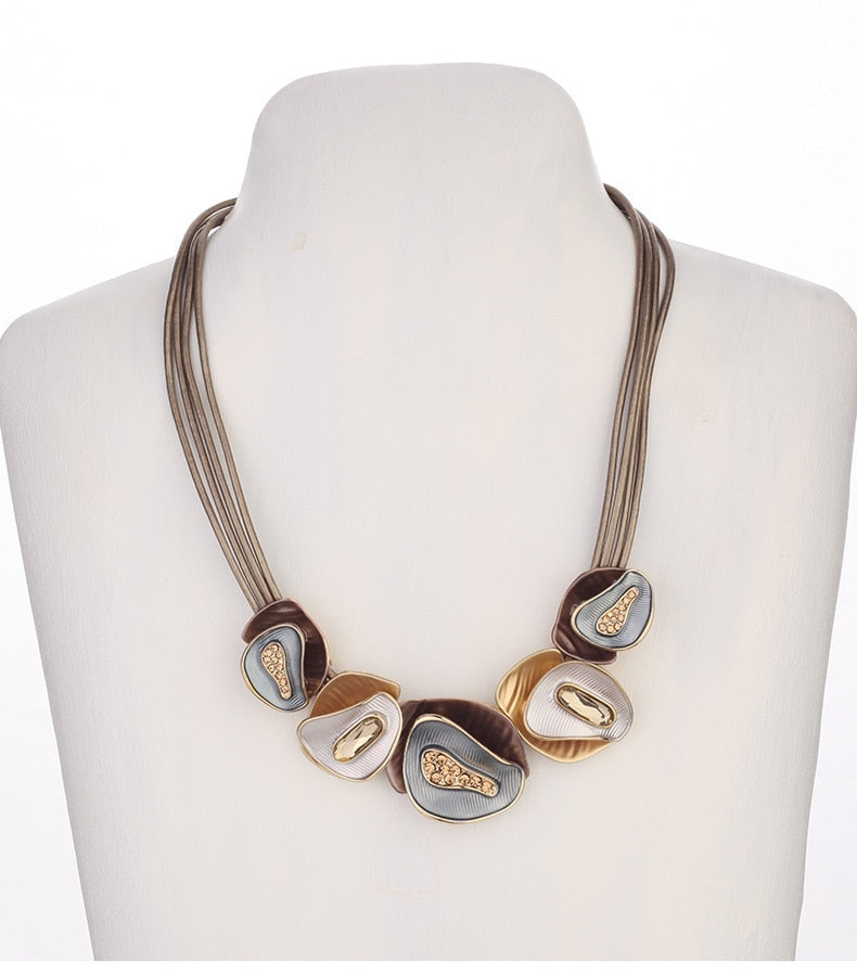 Crystal Pendant Necklace For Girls Women Choker Chunky Statement Necklace Vintage Elegant Jewelry Beautiful Gift