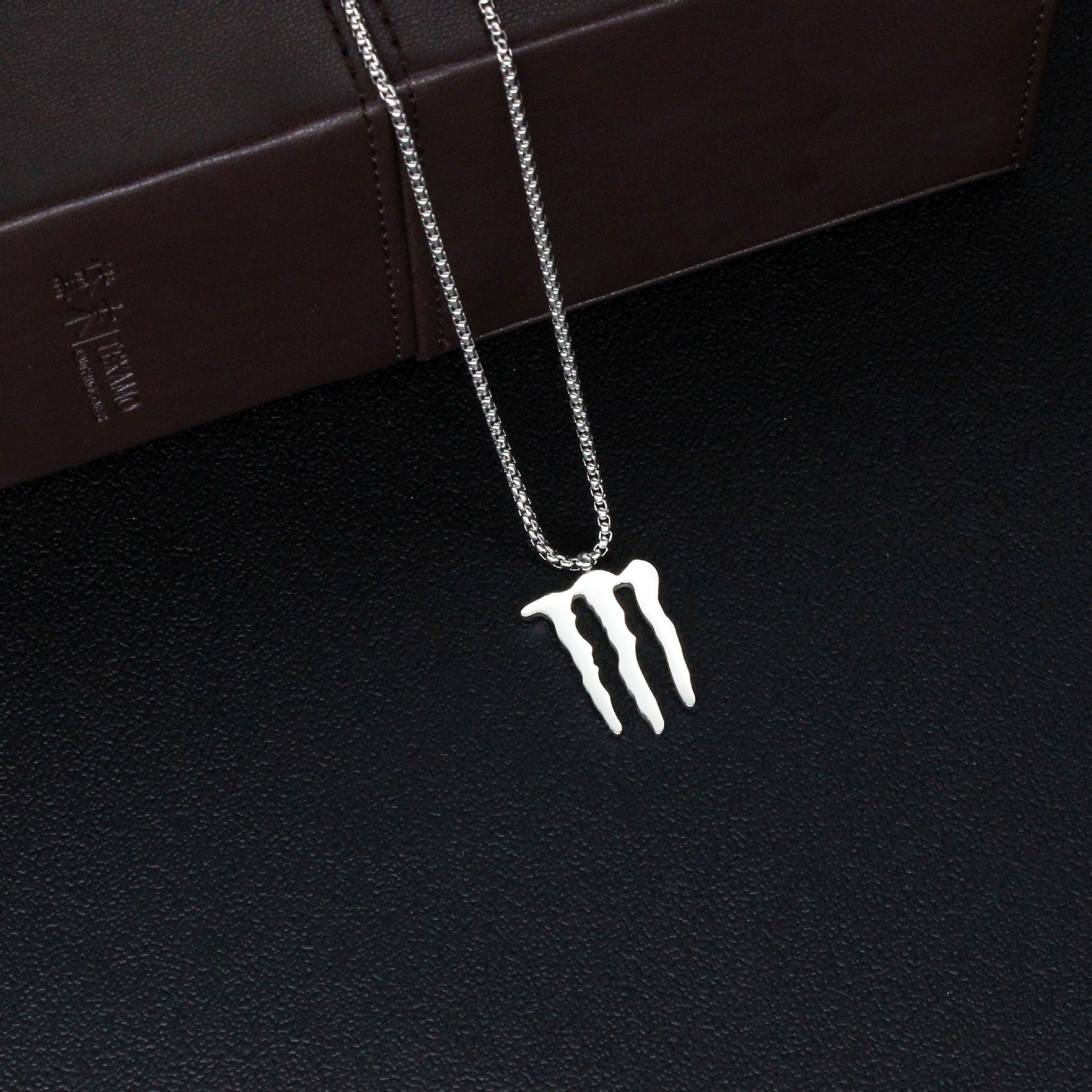 Magic Claw Necklace Trendy Men and Women Hip Hop Wild Titanium Steel Sweater Chain