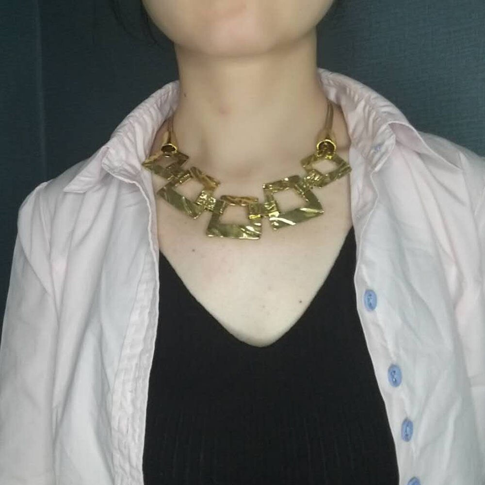 Modern Vintage Necklace Popular in Europe and Luxurious Atmosphere Alloy Plating Clavicle Chain Necklace Jewelry