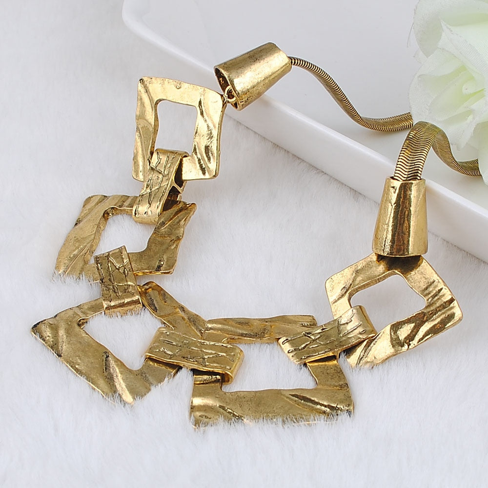 Modern Vintage Necklace Popular in Europe and Luxurious Atmosphere Alloy Plating Clavicle Chain Necklace Jewelry