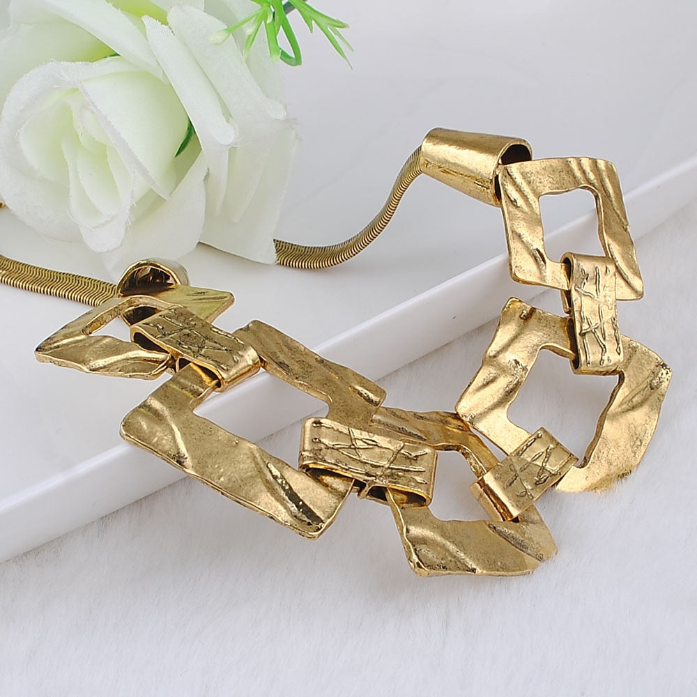 Modern Vintage Necklace Popular in Europe and Luxurious Atmosphere Alloy Plating Clavicle Chain Necklace Jewelry