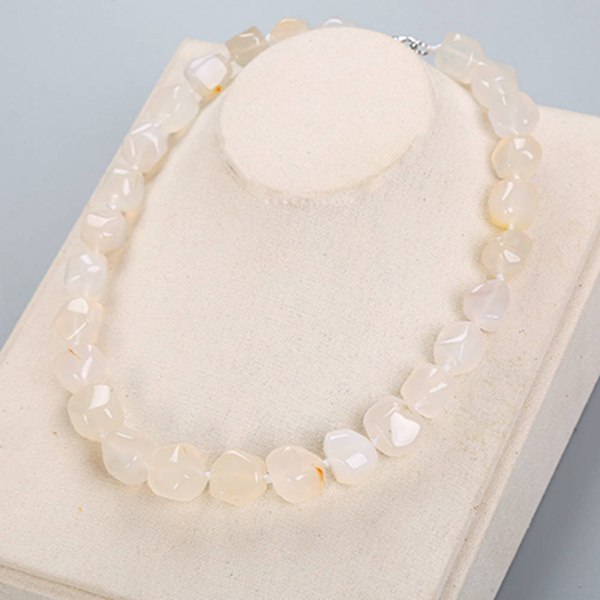 Natural Agate Irregular Original Stone Vintage Women High Quality Jade Necklace Crystal Popular Classic Exquisite Amber Jewelry