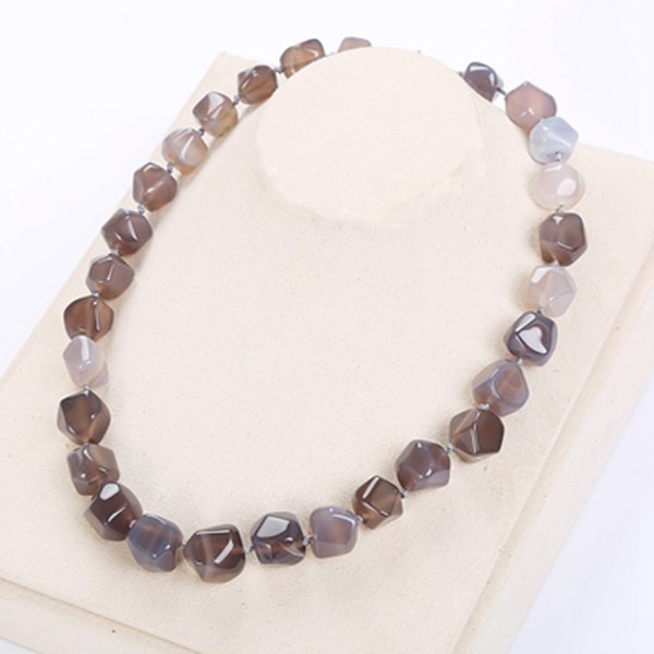 Natural Agate Irregular Original Stone Vintage Women High Quality Jade Necklace Crystal Popular Classic Exquisite Amber Jewelry