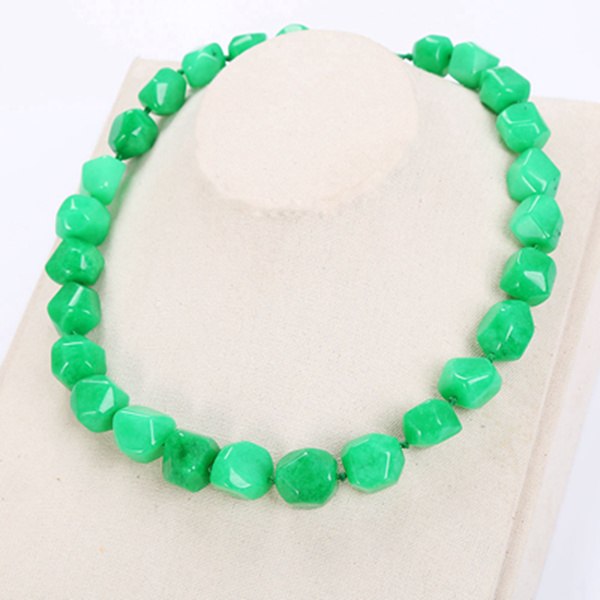 Natural Agate Irregular Original Stone Vintage Women High Quality Jade Necklace Crystal Popular Classic Exquisite Amber Jewelry