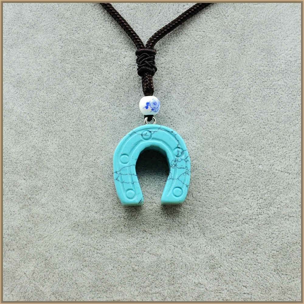 Natural Stone Turquoise Necklace Vintage Turquoise Women Jewelry Obsidian Sets Powder Crystal Horseshoe Pendant Jewelry Sweater