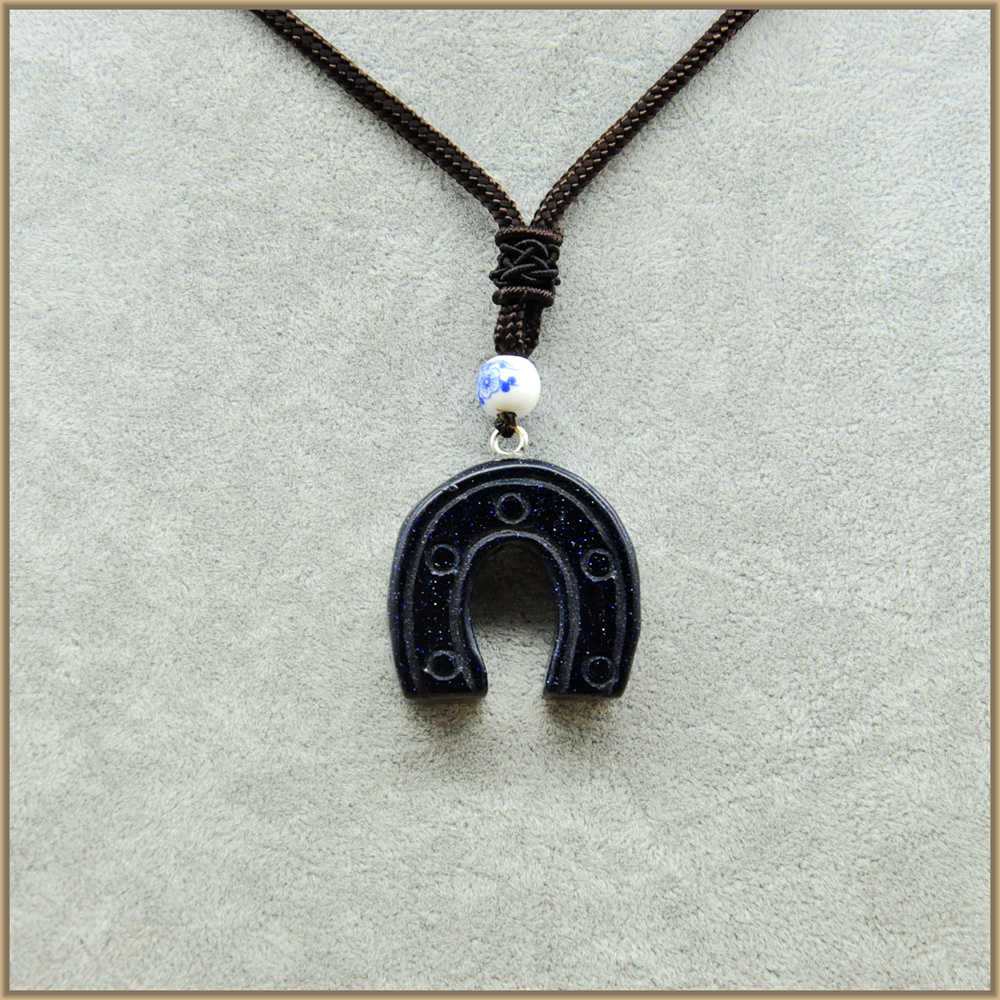 Natural Stone Turquoise Necklace Vintage Turquoise Women Jewelry Obsidian Sets Powder Crystal Horseshoe Pendant Jewelry Sweater