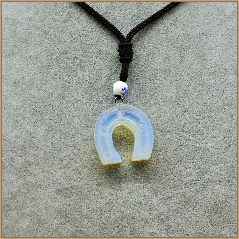 Natural Stone Turquoise Necklace Vintage Turquoise Women Jewelry Obsidian Sets Powder Crystal Horseshoe Pendant Jewelry Sweater