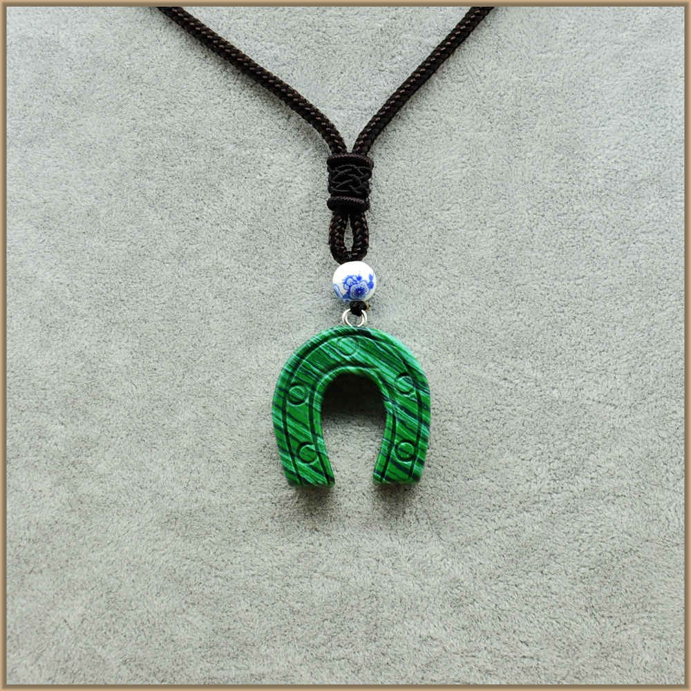 Natural Stone Turquoise Necklace Vintage Turquoise Women Jewelry Obsidian Sets Powder Crystal Horseshoe Pendant Jewelry Sweater