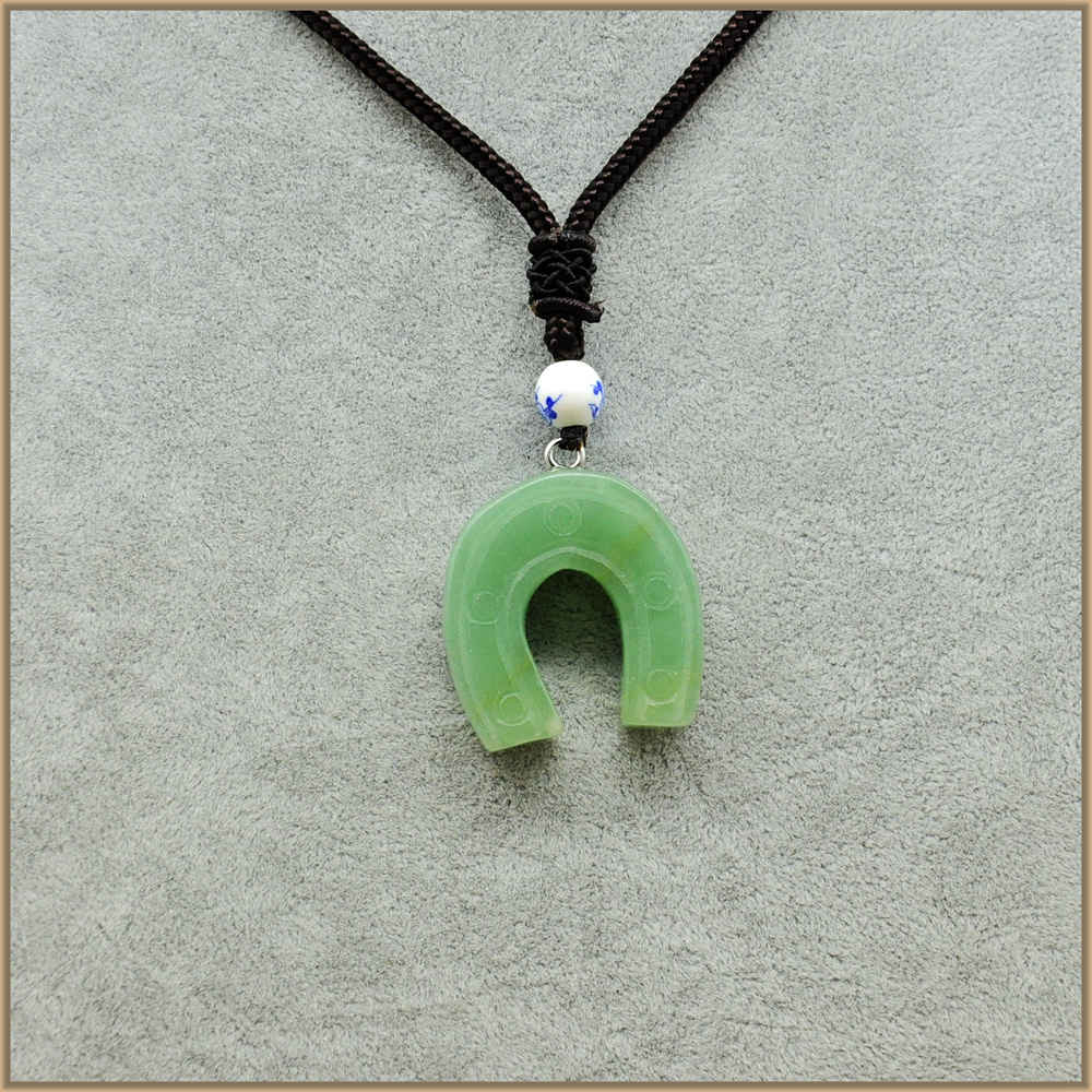 Natural Stone Turquoise Necklace Vintage Turquoise Women Jewelry Obsidian Sets Powder Crystal Horseshoe Pendant Jewelry Sweater