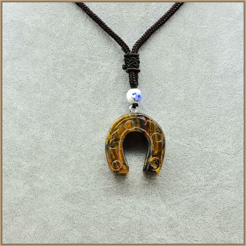Natural Stone Turquoise Necklace Vintage Turquoise Women Jewelry Obsidian Sets Powder Crystal Horseshoe Pendant Jewelry Sweater