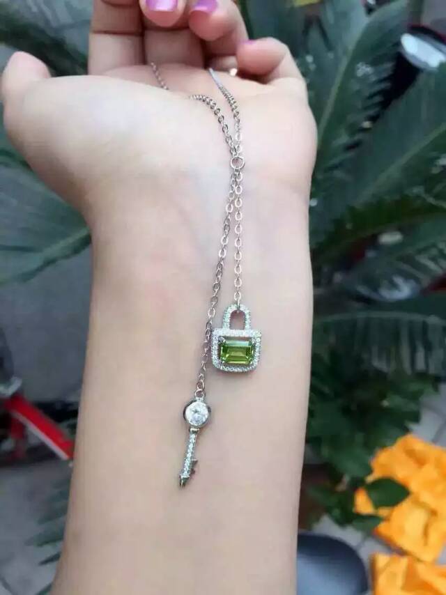 Natural green peridot stone Necklace natural olivine Pendant Necklace S925 silver trendy Elegant round long women fine Jewelry