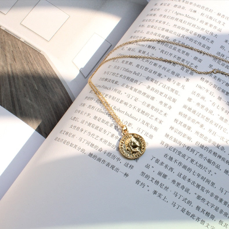 New 2020 Funny Retro Gold & Silver Color Portrait Coin Pendant Choker Necklace 46cm Short Sweater Necklaces for Women Jewelry