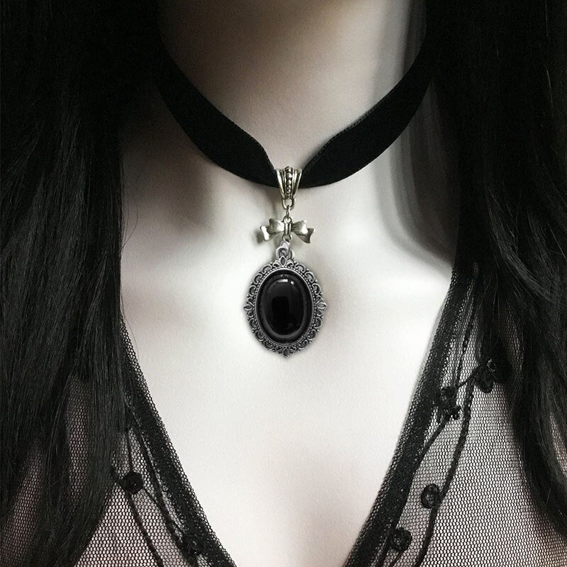 Black Velvet Collar Necklace Gothic Victorian Black Crystal Embossed Necklace Ladies Jewelry