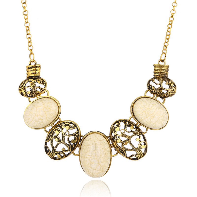 New Bohemian Jewelry Fashion Vintage Carved Flower Choker Necklaces for Women Oval Stone Statement Necklaces & Pendants Collier