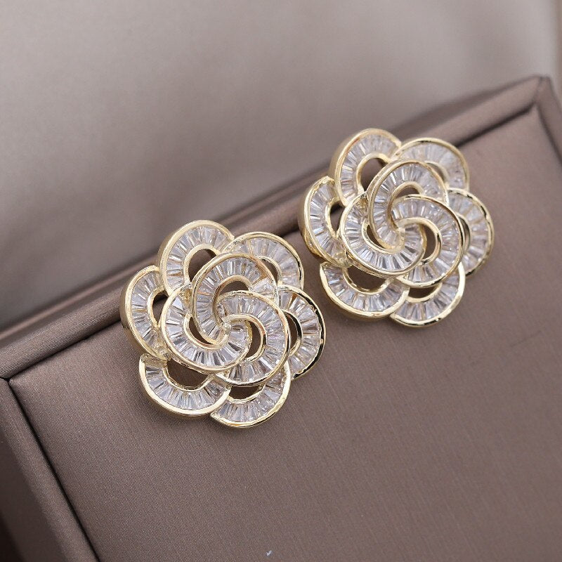 Design Jewelry 14 Gold Plating  Zircon Hollow out Camellia Earrings Elegant Women's Wedding Party Accessories