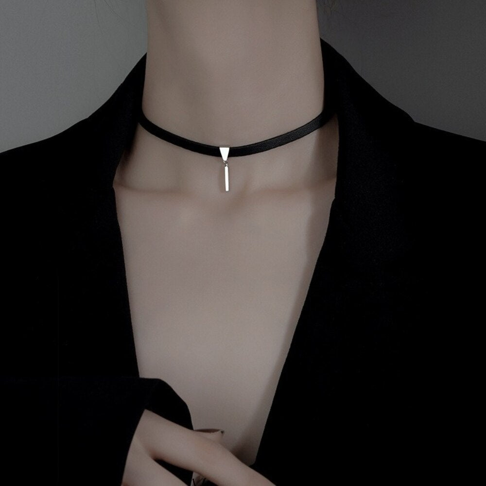 Design Simple Ladies Clavicle Chain Neck Fresh And Luxurious Word Black Cool Ribbon Temperament White Pendant Jewelry Gift