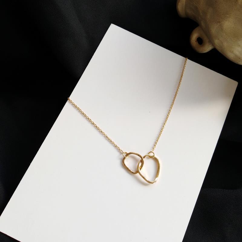 Double Circle Interlocking Clavicle Short Necklace Golden Necklace Choker for Women Girls Ladies Jewelry Accessories