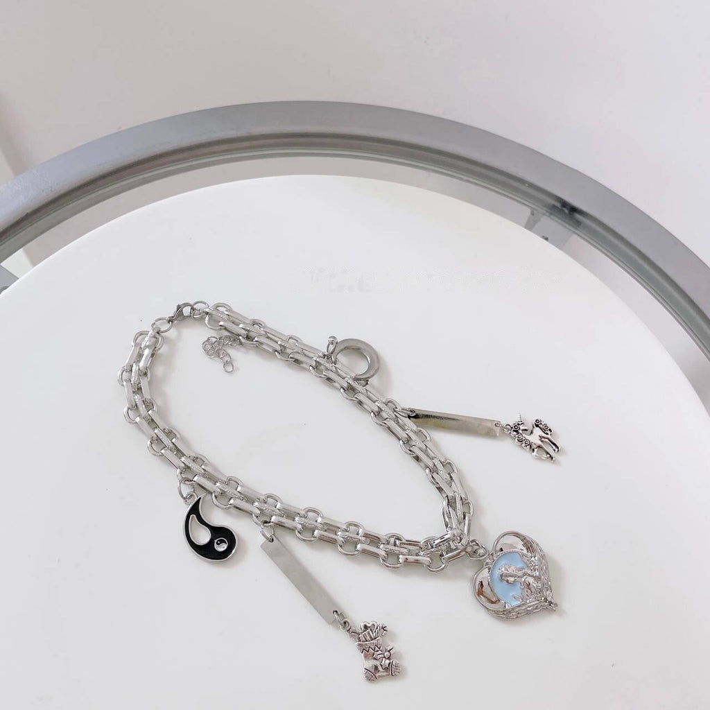 Exquisite Metal Peach Heart Angel Pendant Necklaces Vintage Tai Chi Moon Animal Charms Choker for Women Cool Jewelry