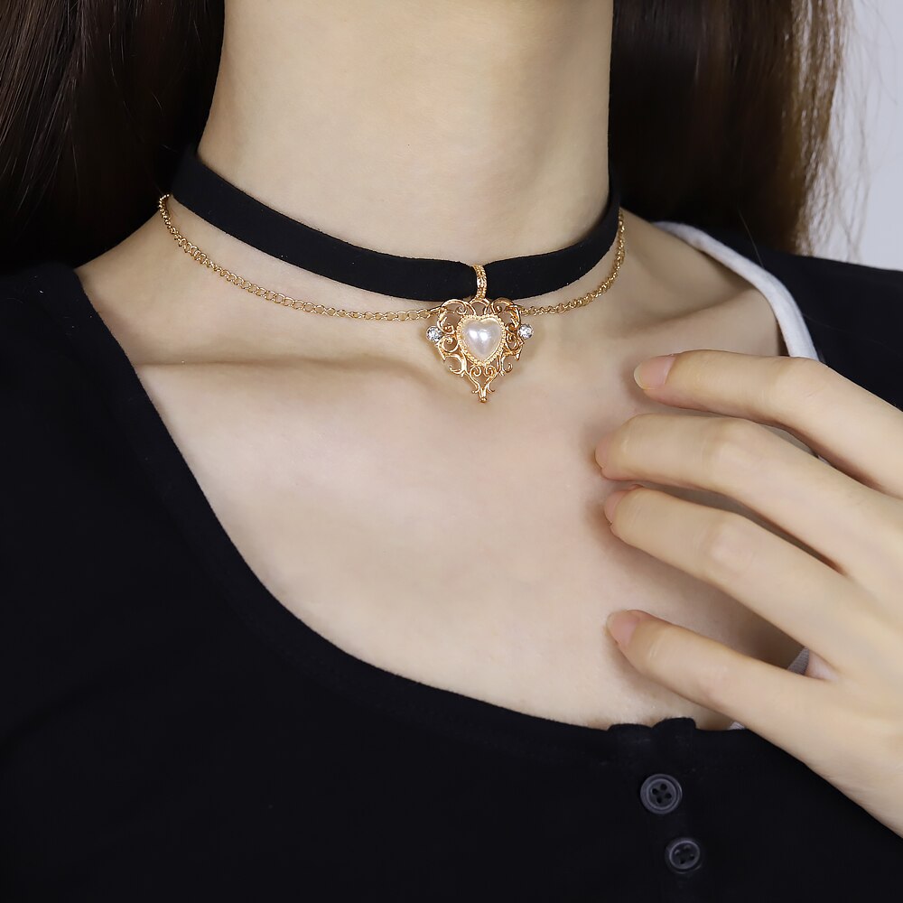 Retro Girl Choker Golden Peach Heart Velvet Chain Pendant Necklace Clavicle Chain Collar Punk Gothic Necklace