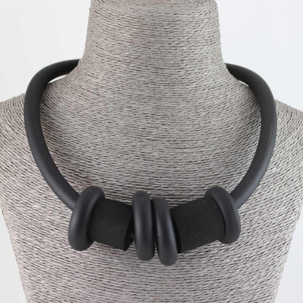 Pendant Statement Necklace For Women Choker Jewelry Round Circle Punk Style Short Rubber Necklaces Black Handmade Jewelry