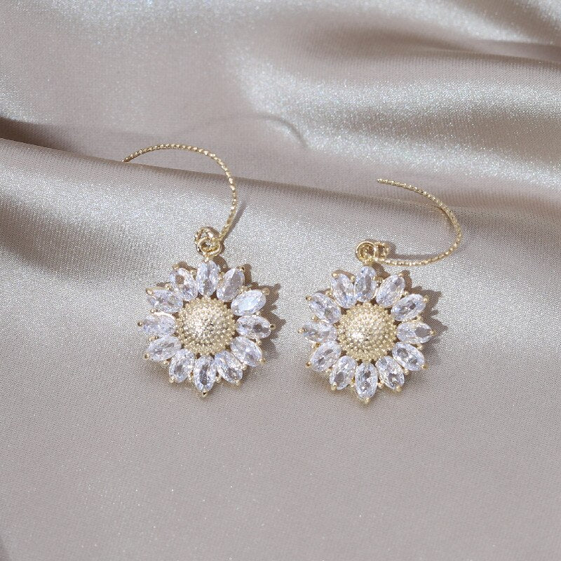 design jewelry exquisite copper inlaid zircon flowers, sunflower earrings, elegant female shiny earrings