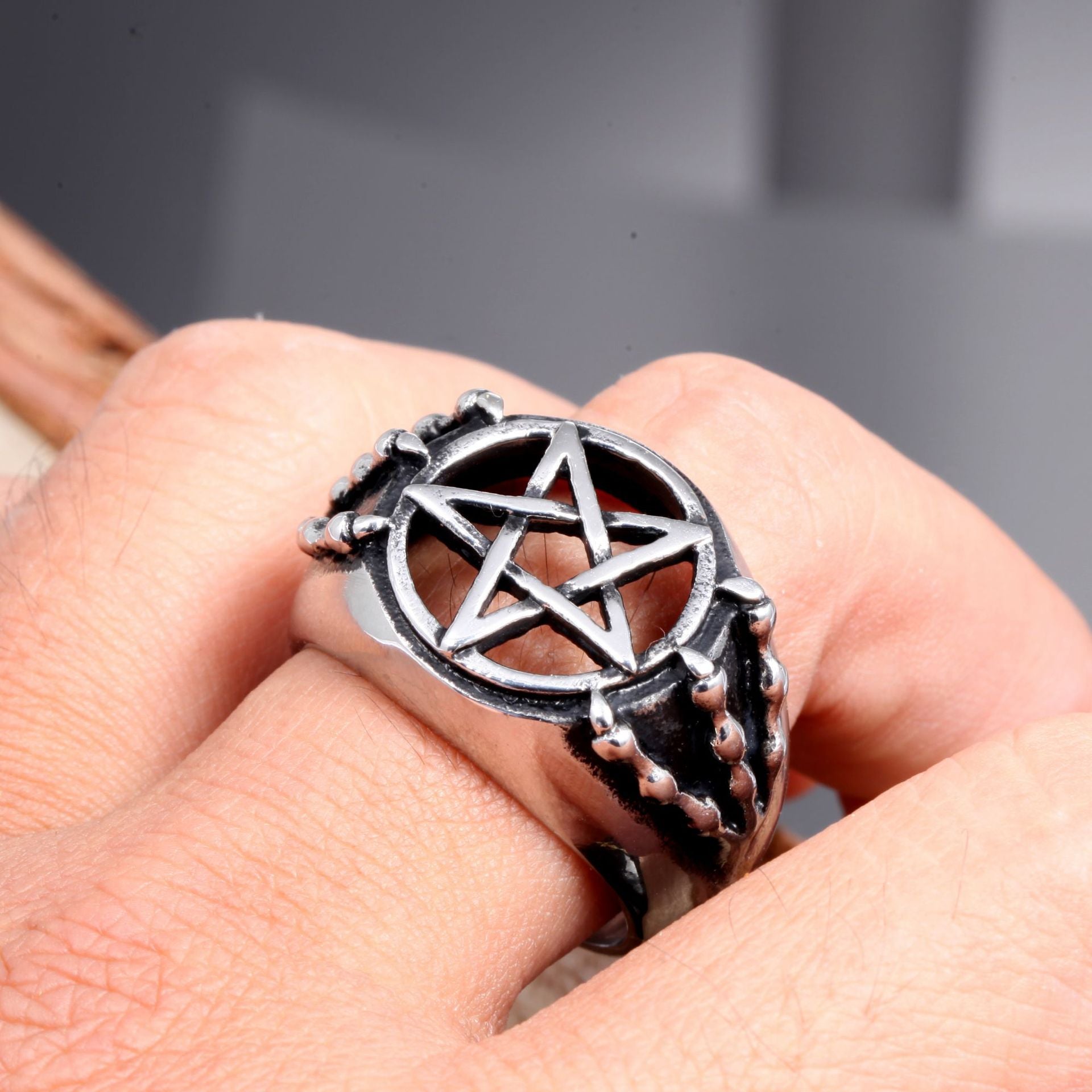 NewRetro Skull Dragon Claw Pentagram Hollow Ring Men's Ring Vintage Metal Pentagram Round Ring Accessories Party Jewelry