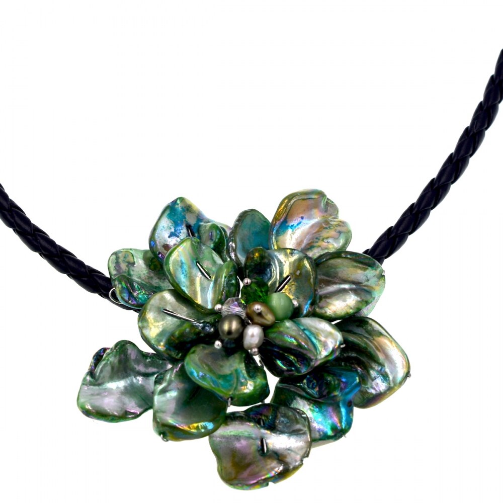 Noble Female Jewelry Green Mother of Pearl crystal Shell Pendant Necklace for Women  For Women Jewelry Party Gift