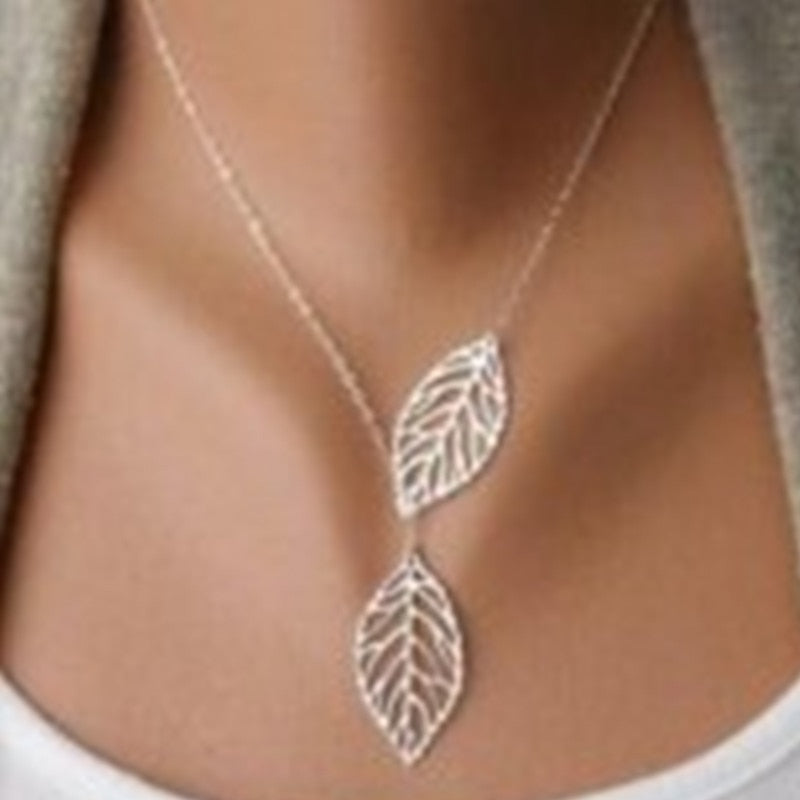 Novelty 2020 designer women's chain necklace fashion simple 2 leaf necklace chain suitable for women's office double leaf jewelr