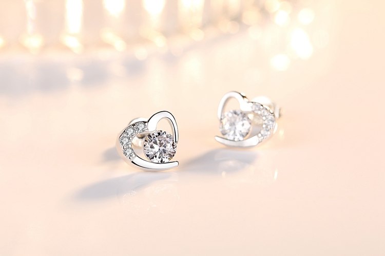 Wholesale Sweet Romantic Fashion Woman Wedding White Purple Heart-shaped Zircon 925 Sterling Silver Stud Earrings YS439