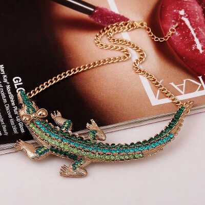 Occident Jewelry Vintage Big Full Crystal Crocodile Necklace Women Clavicle Chain Halloween Pendant Necklace Gift