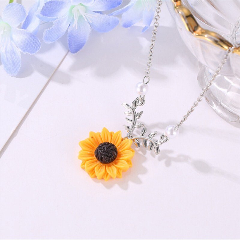 Pearl Creative Sunflower Pendant Necklaces Vintage Daily Jewelry Temperament Cute Sweater Necklaces for Women