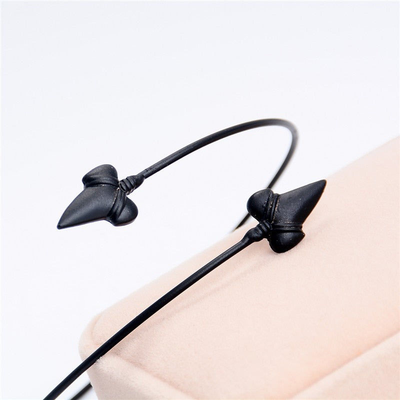 Punk Ringent Shark Tooth Design Opening Bangles for Women Fashion Armlet Upper Arm Cuff Friends Bracelet Jewelry Gift