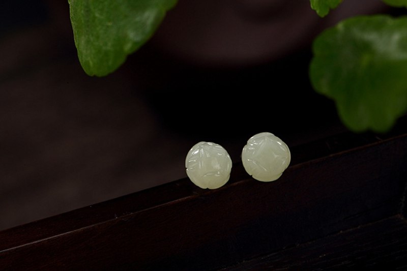 Quality hetian jade earrings 925 sterling silver white jade lotus stud earrings High-end wild earrings women charm silve jewelry