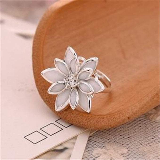 Retro Adjustable Flower Rings Camellia Lotus Ring for Women Silver Gold Color Wedding Engagement Rings Crystals Jewelry Gift
