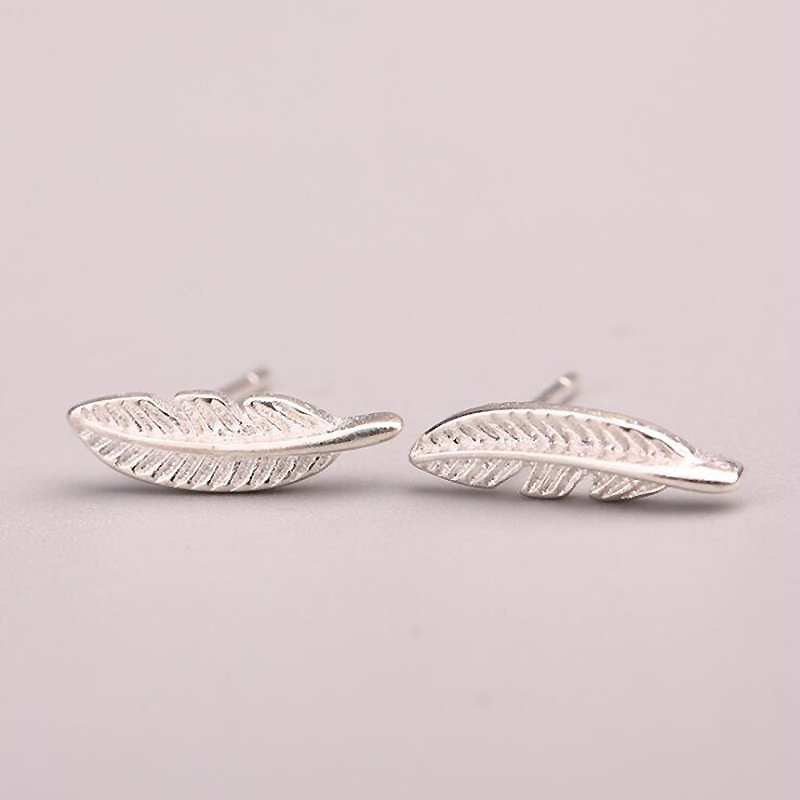 Newest 925 Sterling Silver Women's Jewelry Fashion Tiny 4mmX13mm Feather Stud Earrings Gift For Girls Kids Lady YEA155